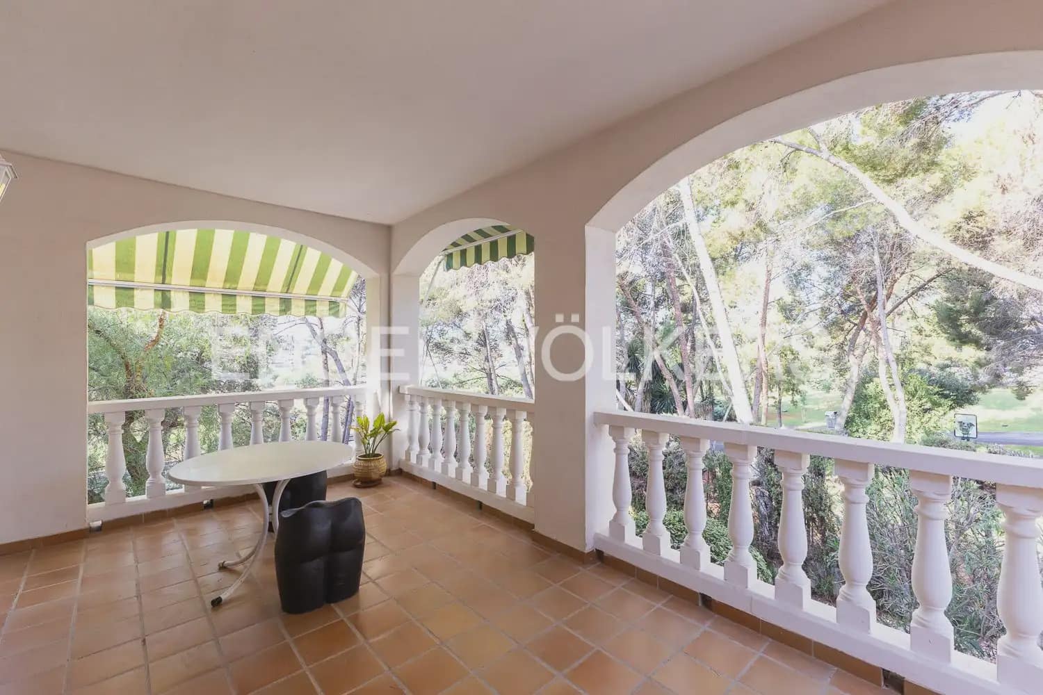 4 Zimmer Villa zu vermieten in Paterna mit Garage - 3.300 € (Ref: 10029510)