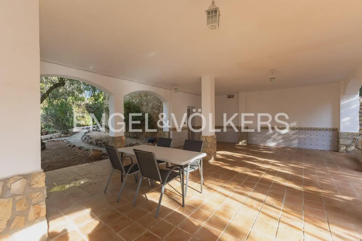 4 Zimmer Villa zu vermieten in Paterna mit Garage - 3.300 € (Ref: 10029510)