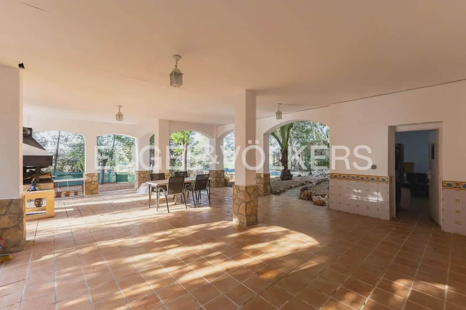 4 Zimmer Villa zu vermieten in Paterna mit Garage - 3.300 € (Ref: 10029510)
