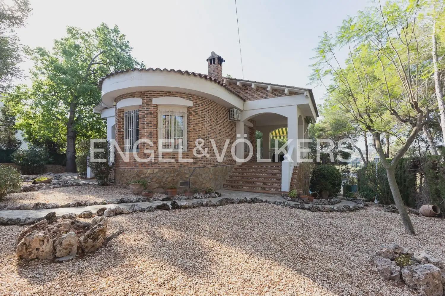 4 Zimmer Villa zu vermieten in Paterna mit Garage - 3.300 € (Ref: 10029510)