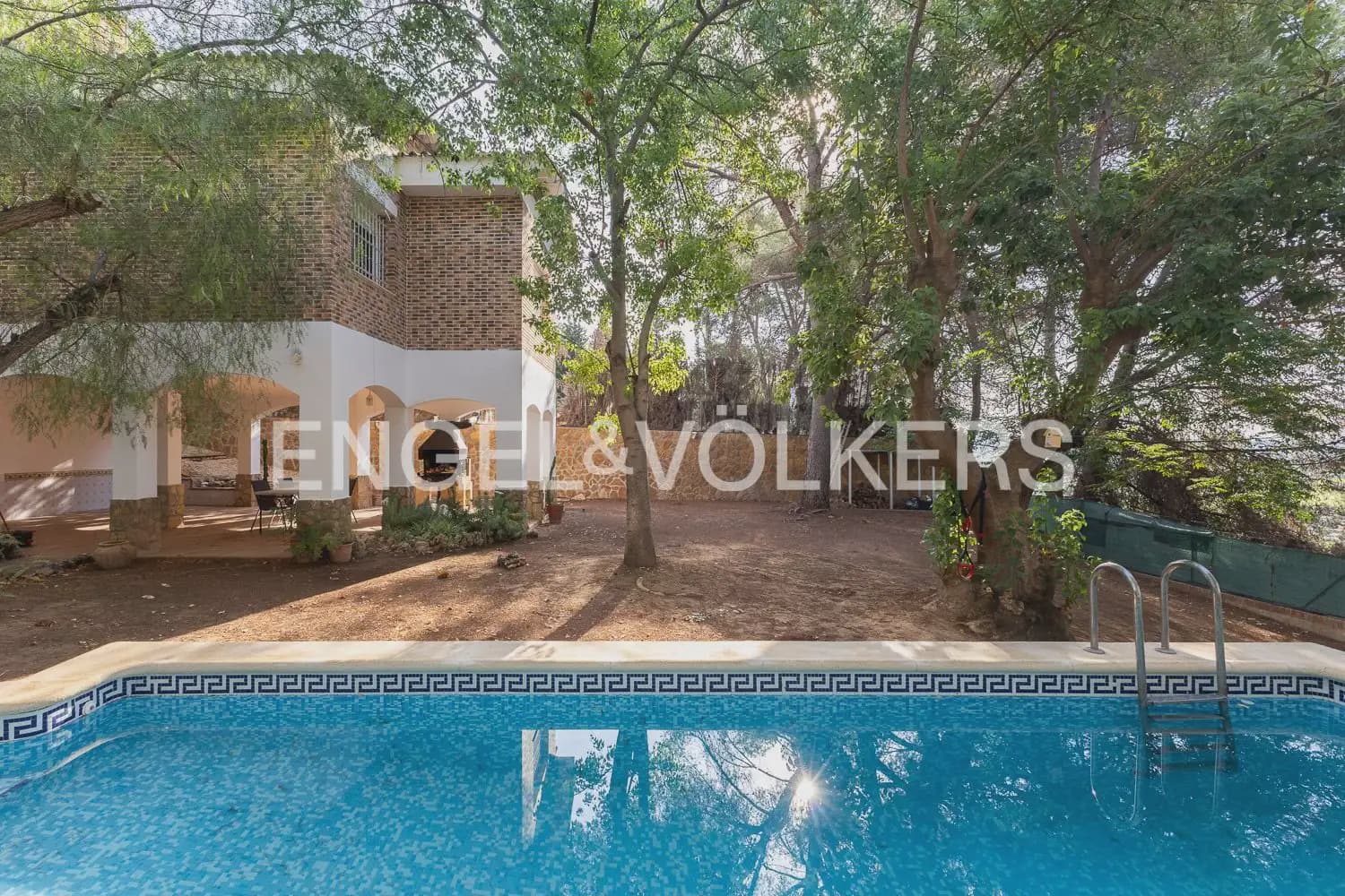 4 Zimmer Villa zu vermieten in Paterna mit Garage - 3.300 € (Ref: 10029510)