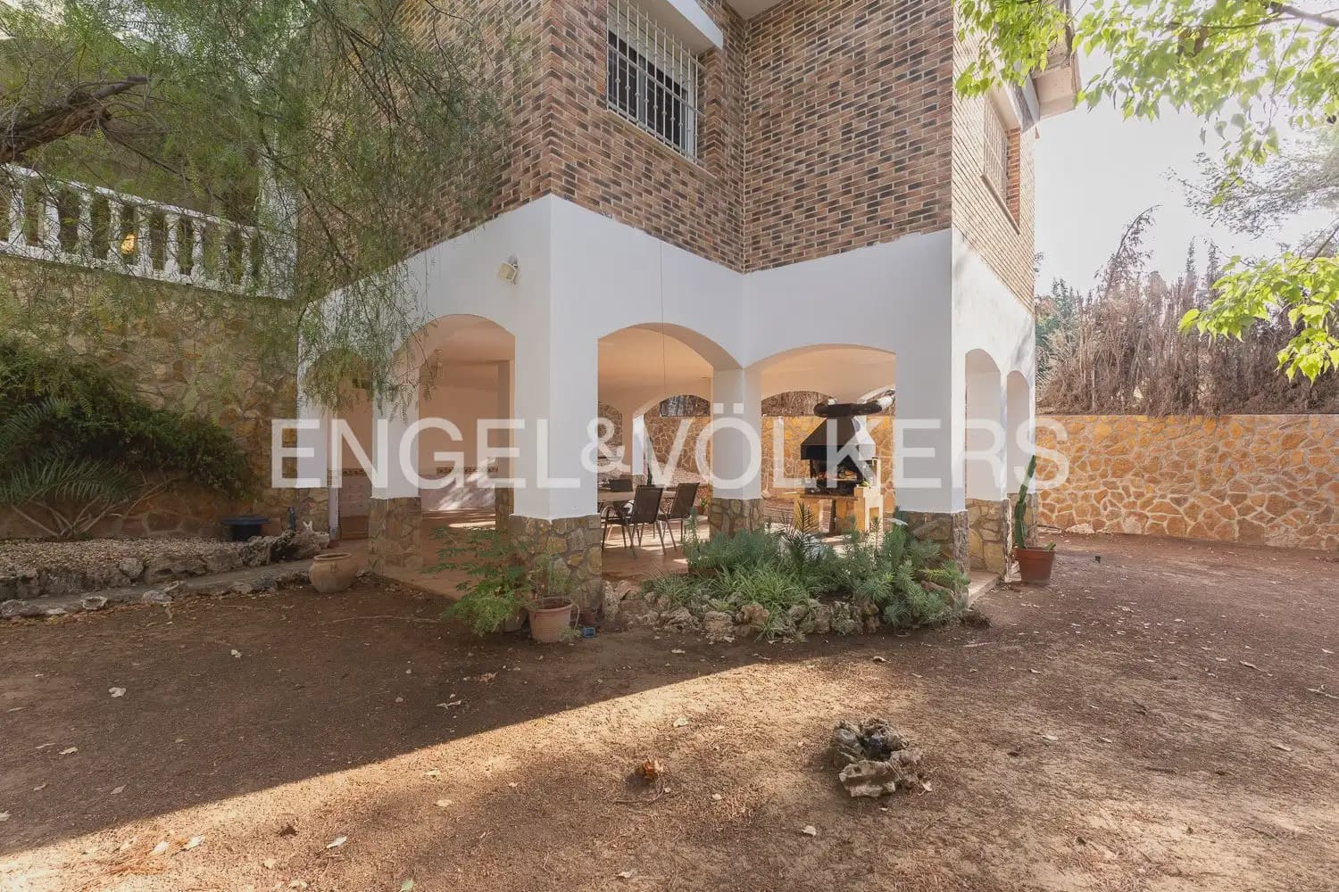 4 Zimmer Villa zu vermieten in Paterna mit Garage - 3.300 € (Ref: 10029510)