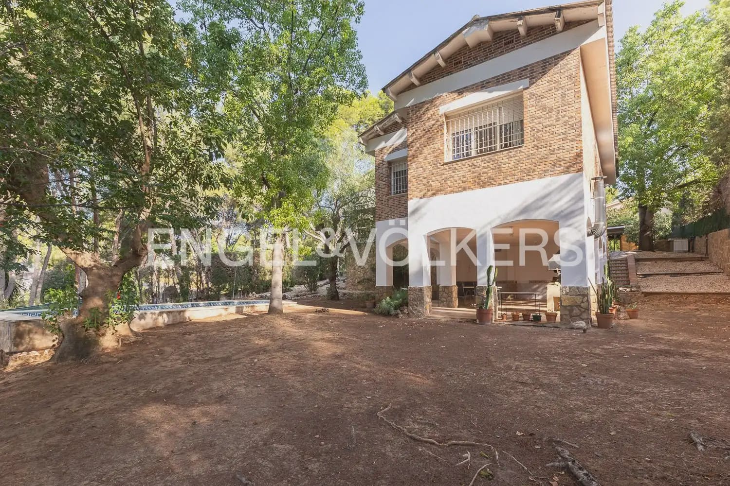 4 Zimmer Villa zu vermieten in Paterna mit Garage - 3.300 € (Ref: 10029510)