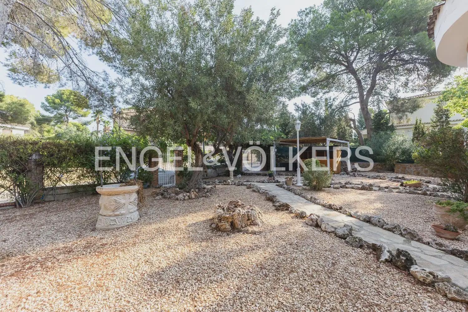4 Zimmer Villa zu vermieten in Paterna mit Garage - 3.300 € (Ref: 10029510)