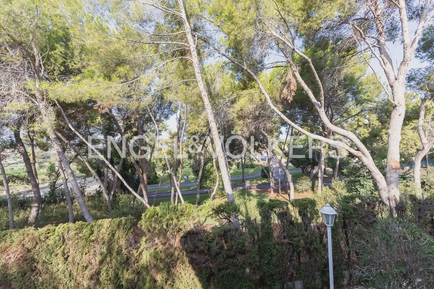 4 Zimmer Villa zu vermieten in Paterna mit Garage - 3.300 € (Ref: 10029510)