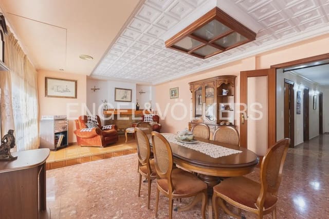 4 bedroom Flat for sale in Sueca with garage - € 200,000 (Ref: 10029663)