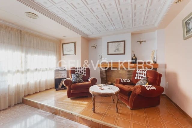 4 bedroom Flat for sale in Sueca with garage - € 200,000 (Ref: 10029663)