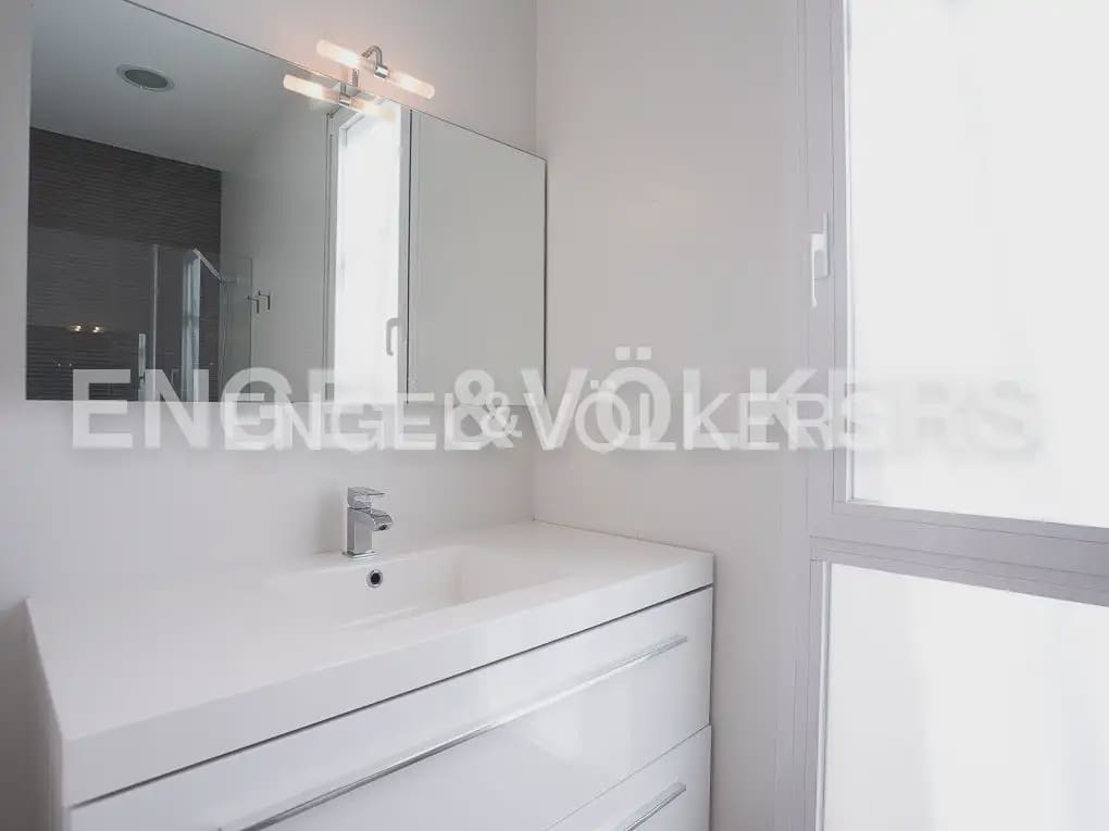4 bedroom Flat for rent in Valencia city - € 3,000 (Ref: 10029797)