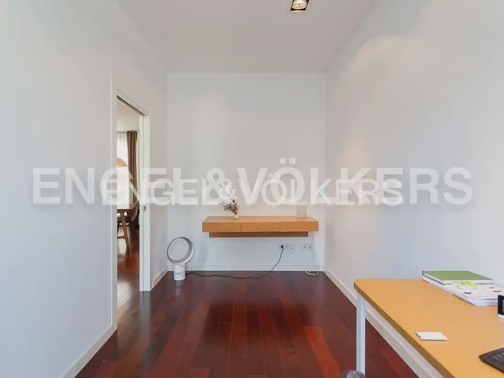 4 bedroom Flat for rent in Valencia city - € 3,000 (Ref: 10029797)