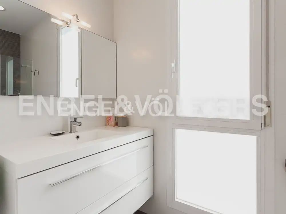 4 bedroom Flat for rent in Valencia city - € 3,000 (Ref: 10029797)