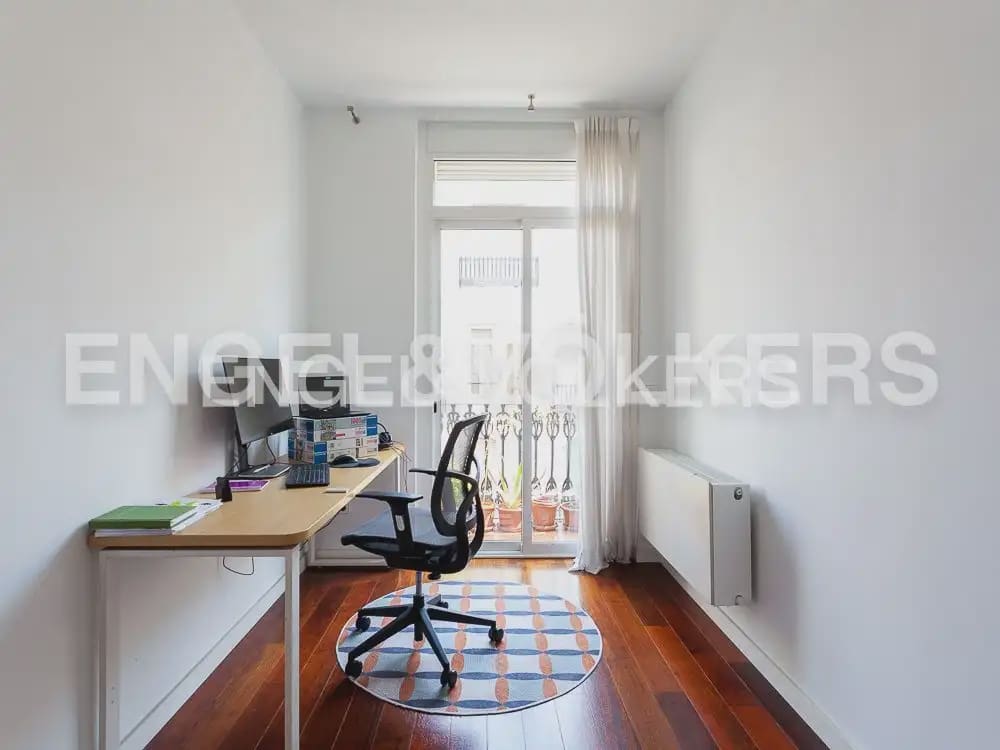 4 bedroom Flat for rent in Valencia city - € 3,000 (Ref: 10029797)