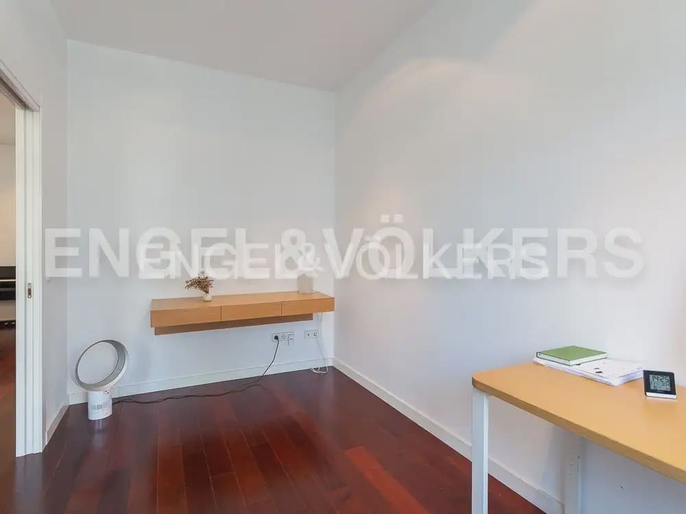 4 bedroom Flat for rent in Valencia city - € 3,000 (Ref: 10029797)