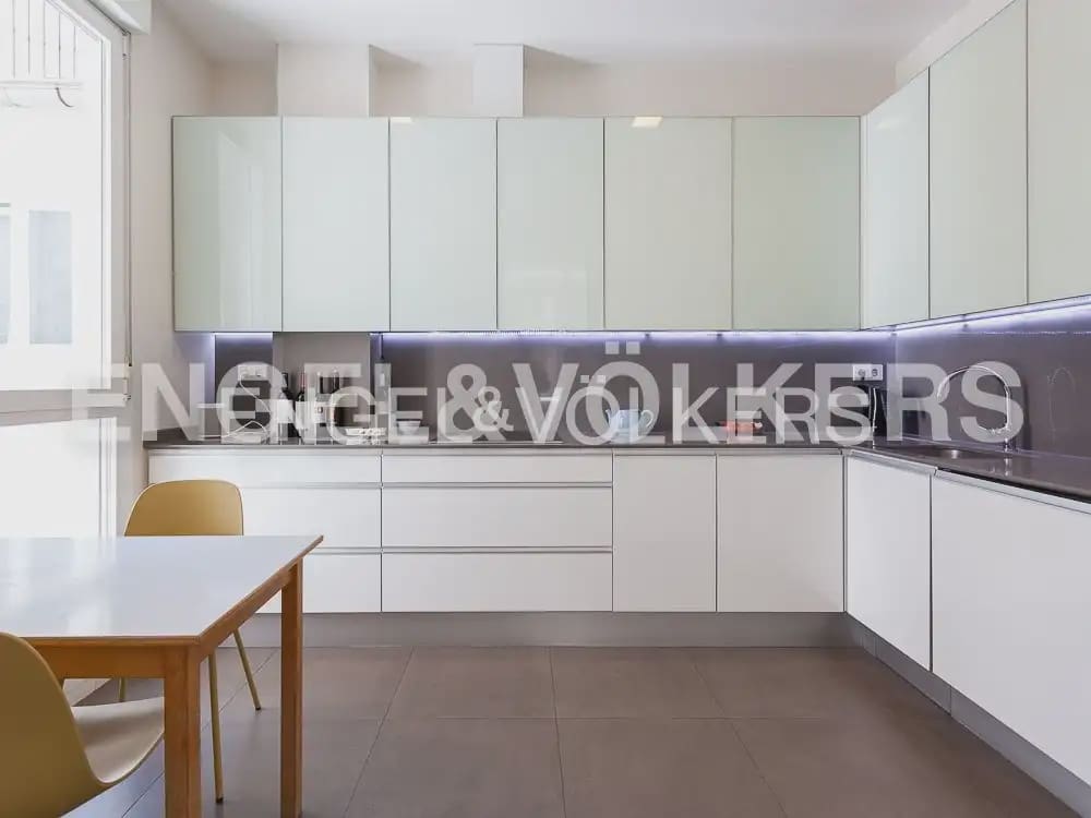 4 bedroom Flat for rent in Valencia city - € 3,000 (Ref: 10029797)