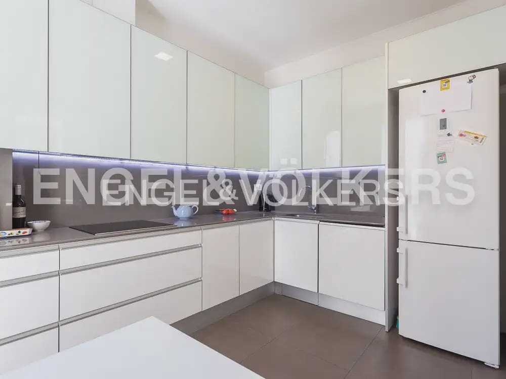 4 bedroom Flat for rent in Valencia city - € 3,000 (Ref: 10029797)