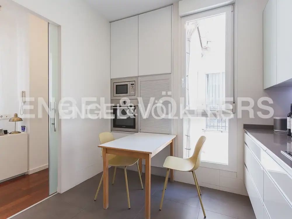 4 bedroom Flat for rent in Valencia city - € 3,000 (Ref: 10029797)