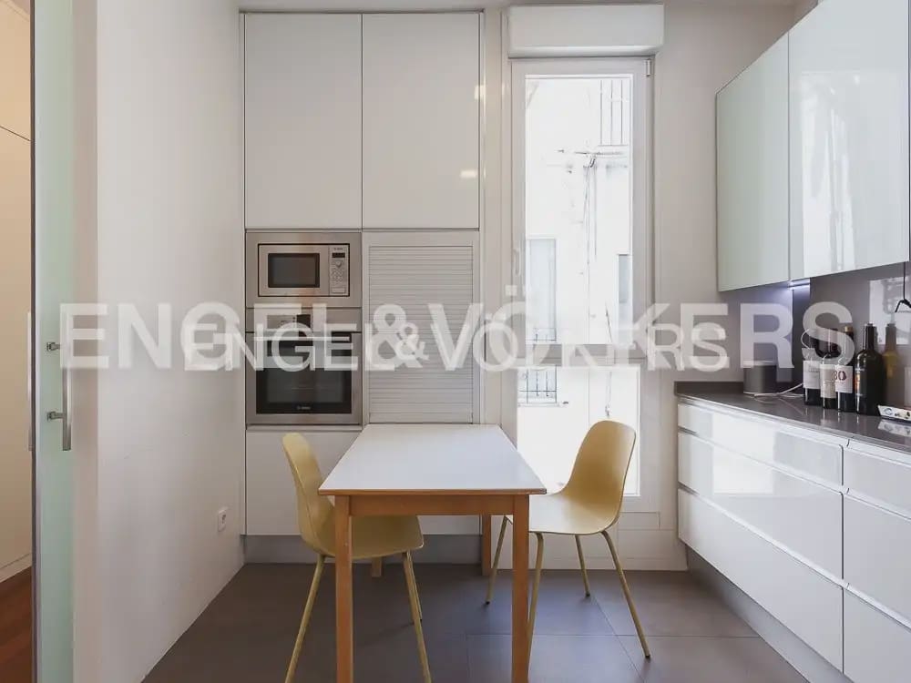 4 bedroom Flat for rent in Valencia city - € 3,000 (Ref: 10029797)