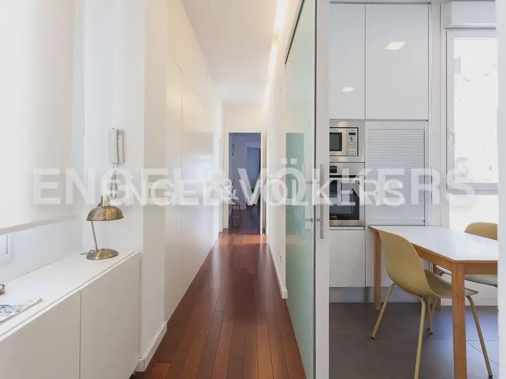 4 bedroom Flat for rent in Valencia city - € 3,000 (Ref: 10029797)