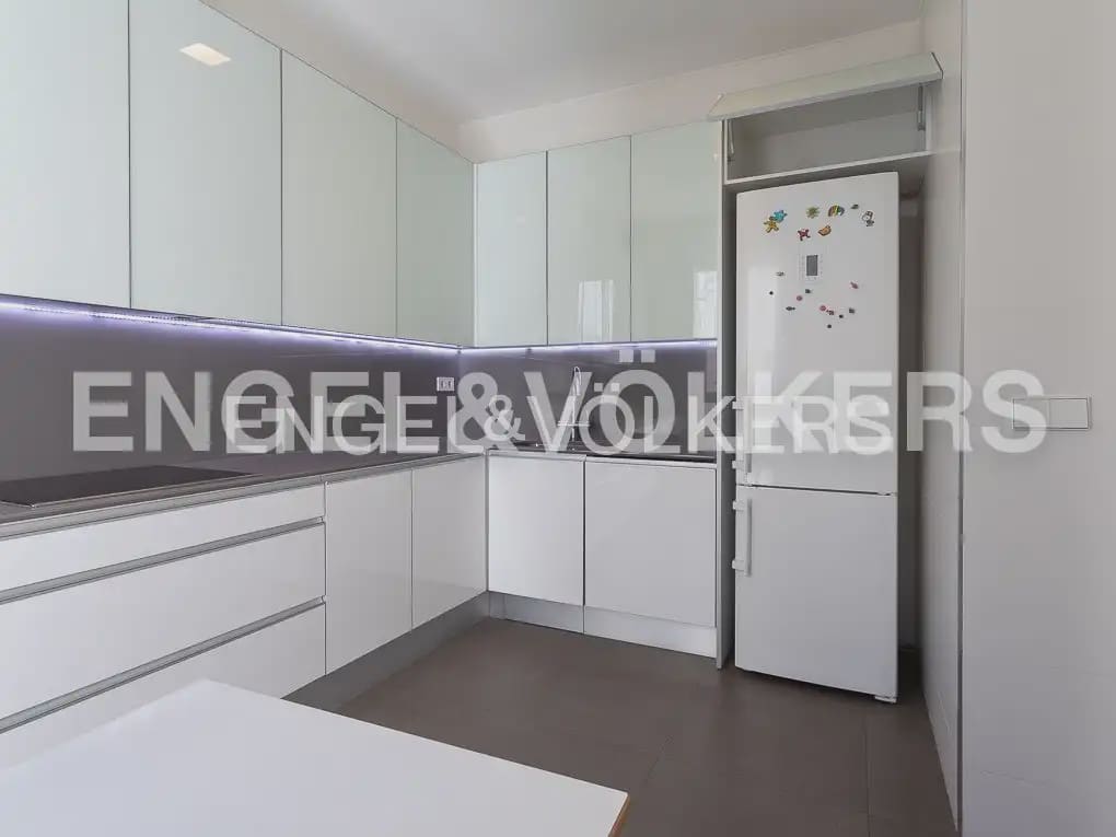 4 bedroom Flat for rent in Valencia city - € 3,000 (Ref: 10029797)