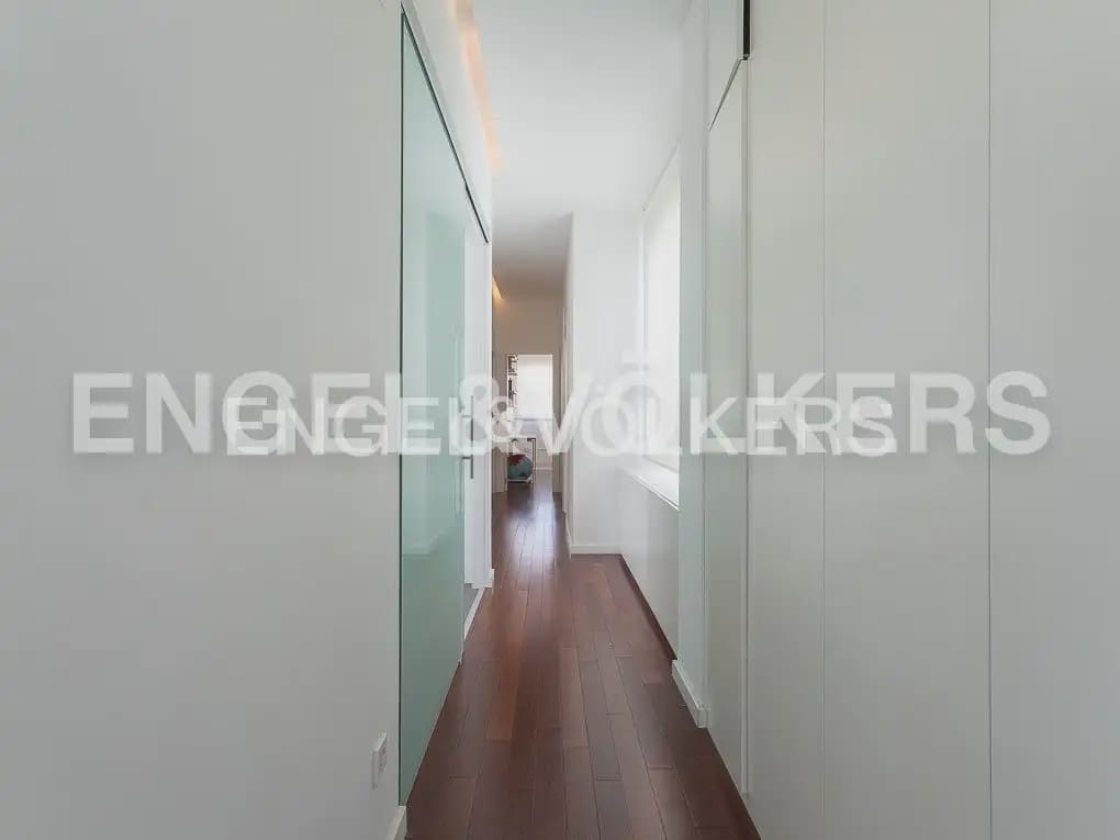 4 bedroom Flat for rent in Valencia city - € 3,000 (Ref: 10029797)