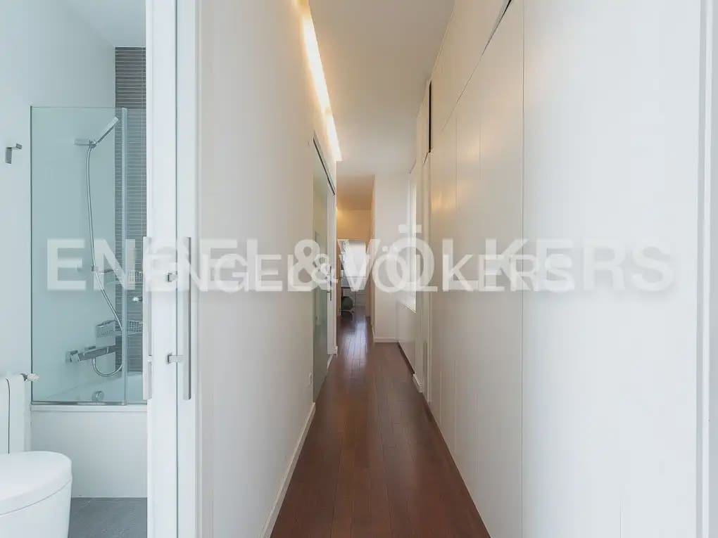 4 bedroom Flat for rent in Valencia city - € 3,000 (Ref: 10029797)