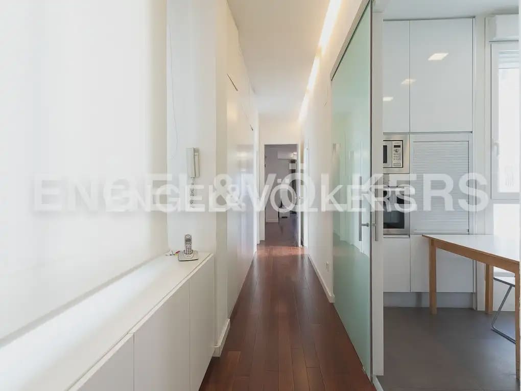 4 bedroom Flat for rent in Valencia city - € 3,000 (Ref: 10029797)