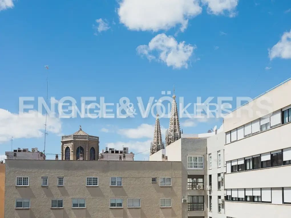 4 bedroom Flat for rent in Valencia city - € 3,000 (Ref: 10029797)