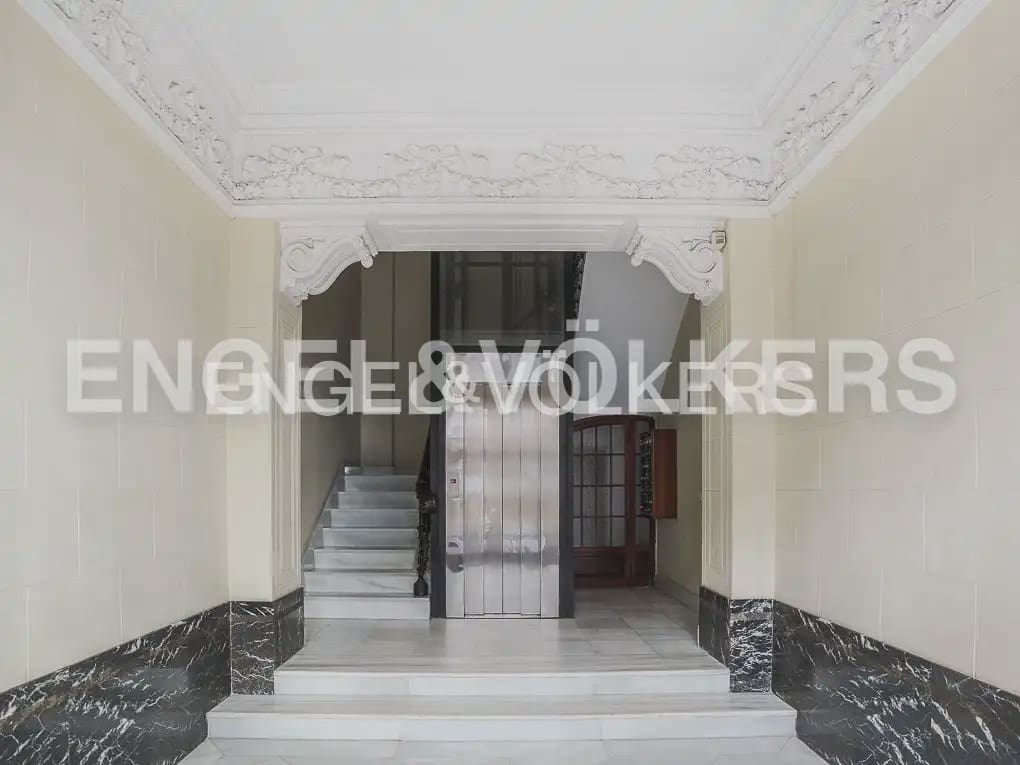 4 bedroom Flat for rent in Valencia city - € 3,000 (Ref: 10029797)