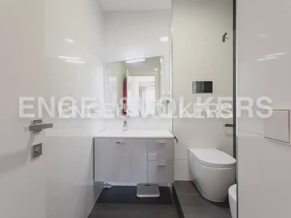 4 bedroom Flat for rent in Valencia city - € 3,000 (Ref: 10029797)