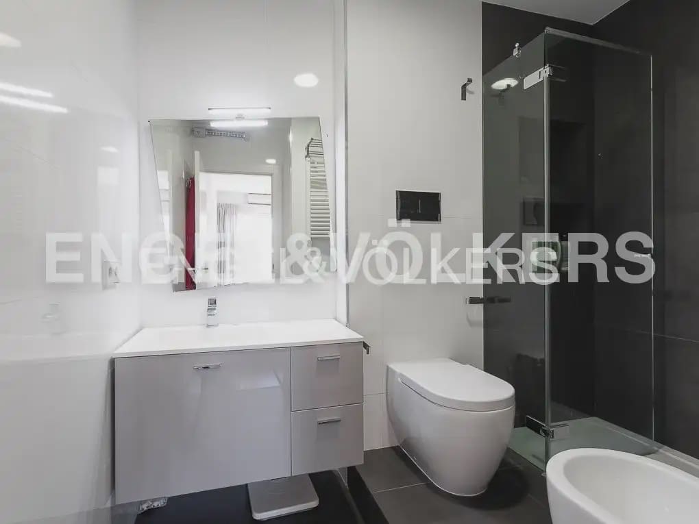 4 bedroom Flat for rent in Valencia city - € 3,000 (Ref: 10029797)