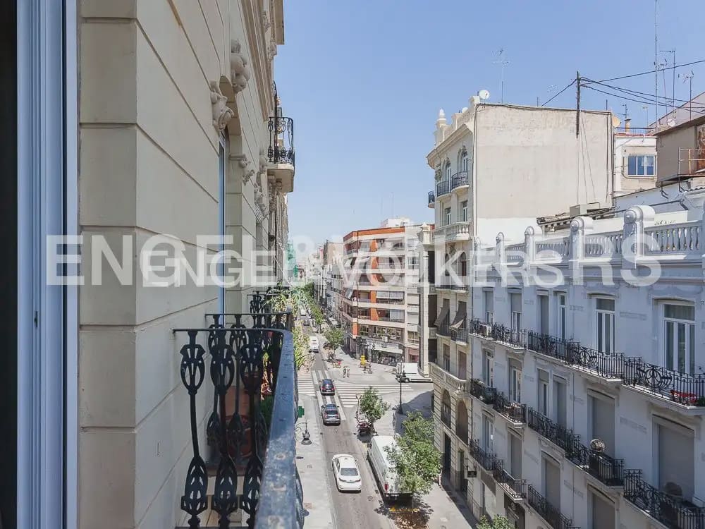 4 bedroom Flat for rent in Valencia city - € 3,000 (Ref: 10029797)