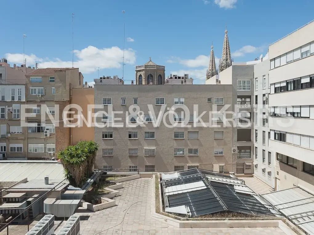 4 bedroom Flat for rent in Valencia city - € 3,000 (Ref: 10029797)