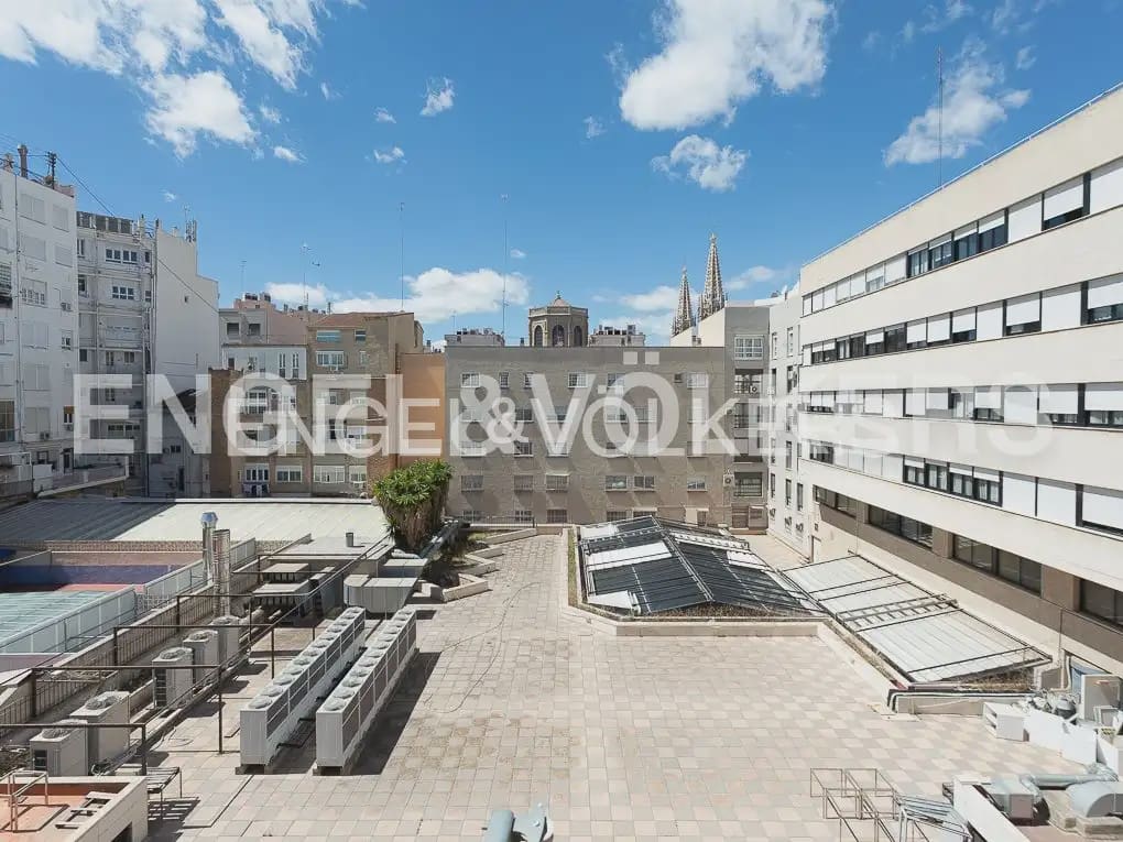 4 bedroom Flat for rent in Valencia city - € 3,000 (Ref: 10029797)