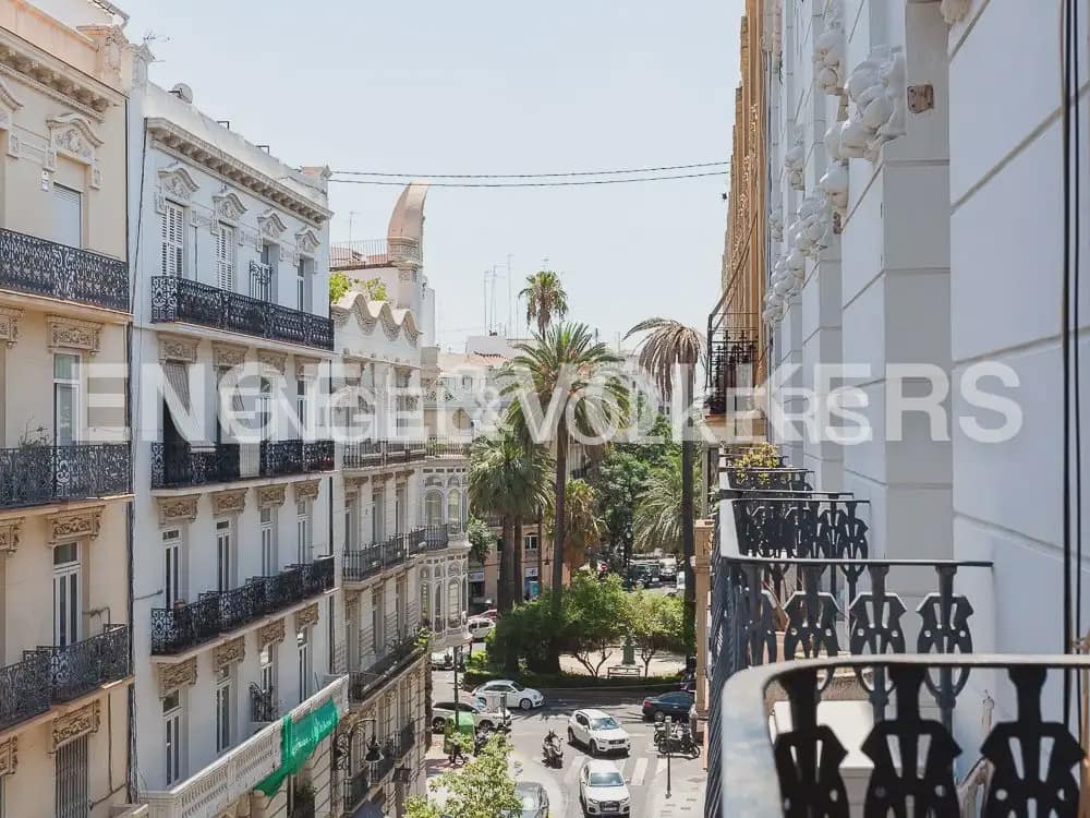 4 bedroom Flat for rent in Valencia city - € 3,000 (Ref: 10029797)