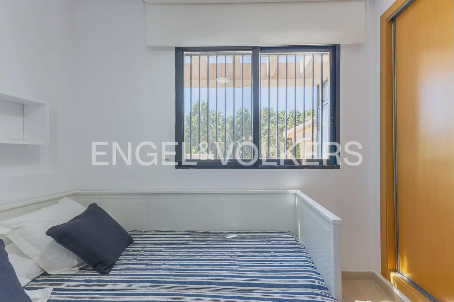 3 bedroom Flat for rent in Denia with pool garage - € 1,300 (Ref: 10030762)