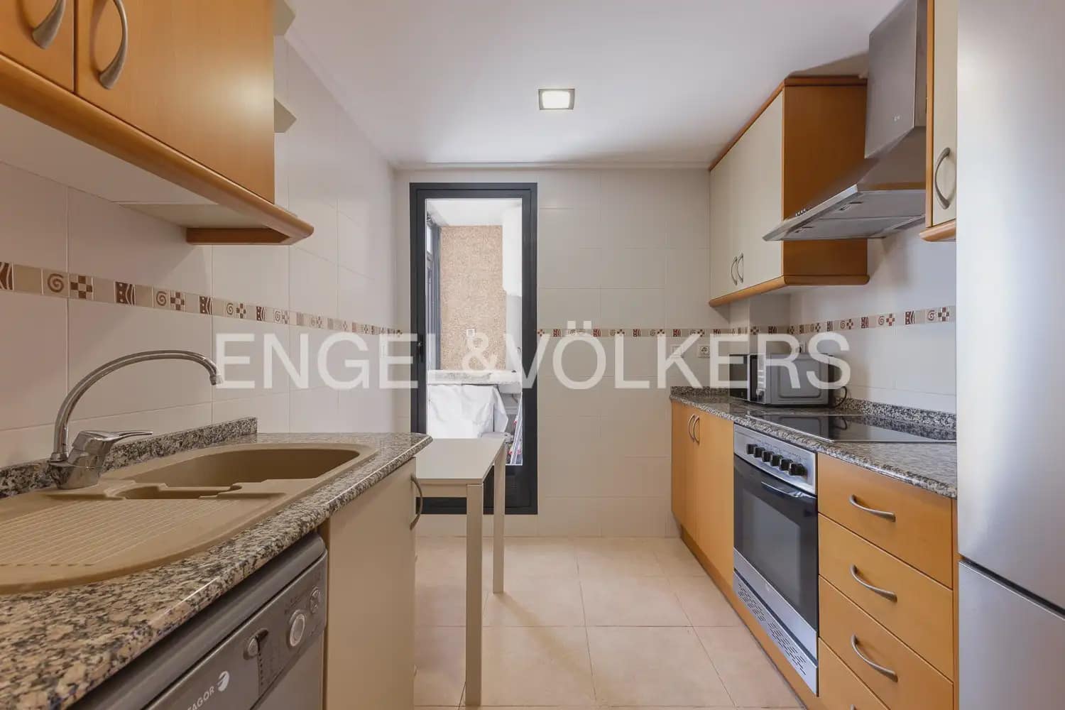 3 bedroom Flat for rent in Denia with pool garage - € 1,300 (Ref: 10030762)