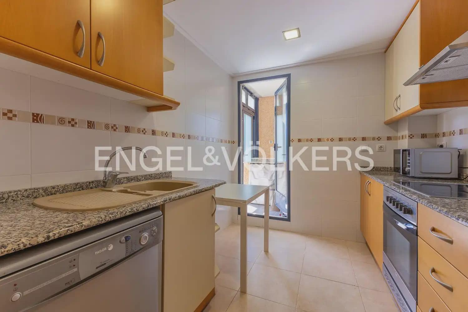 3 bedroom Flat for rent in Denia with pool garage - € 1,300 (Ref: 10030762)