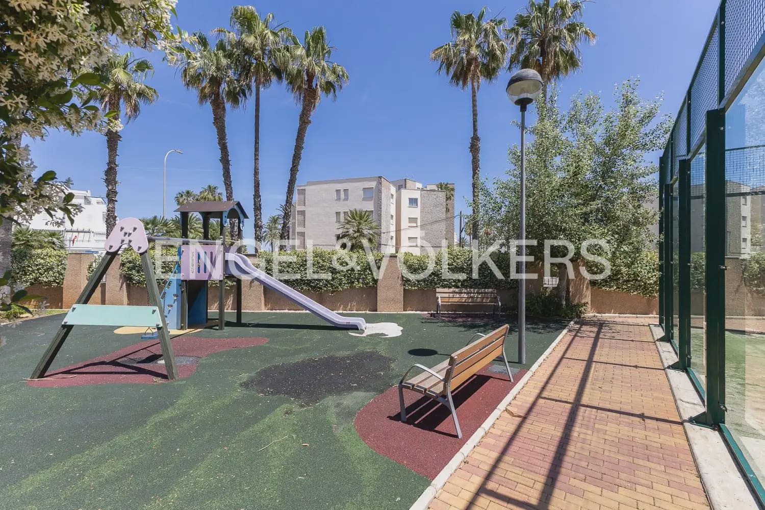 3 bedroom Flat for rent in Denia with pool garage - € 1,300 (Ref: 10030762)