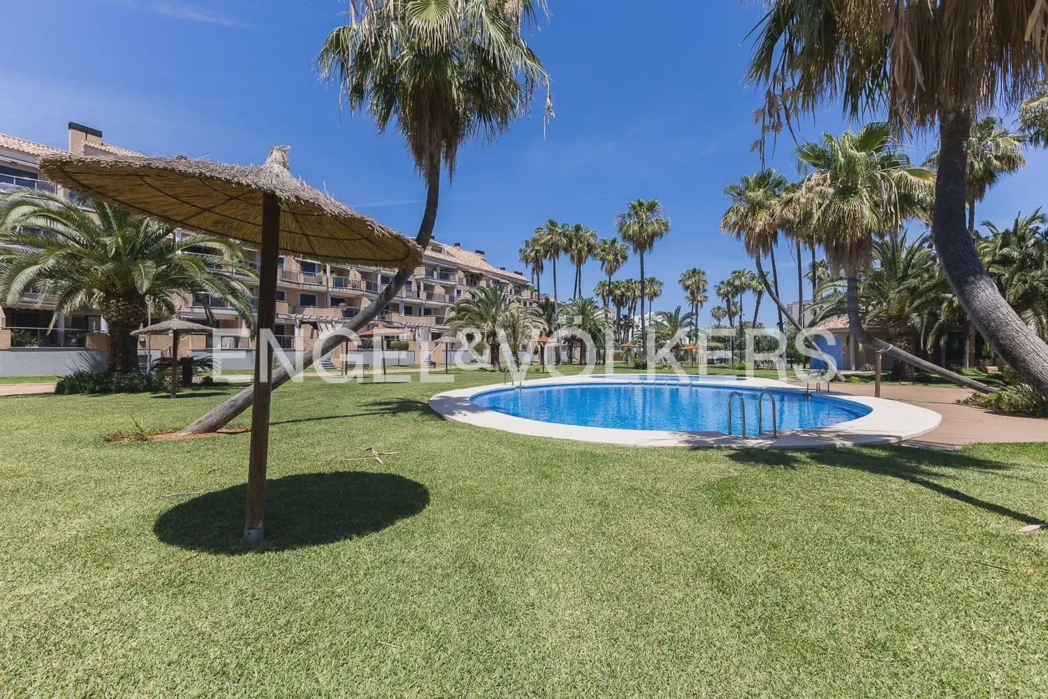 3 bedroom Flat for rent in Denia with pool garage - € 1,300 (Ref: 10030762)