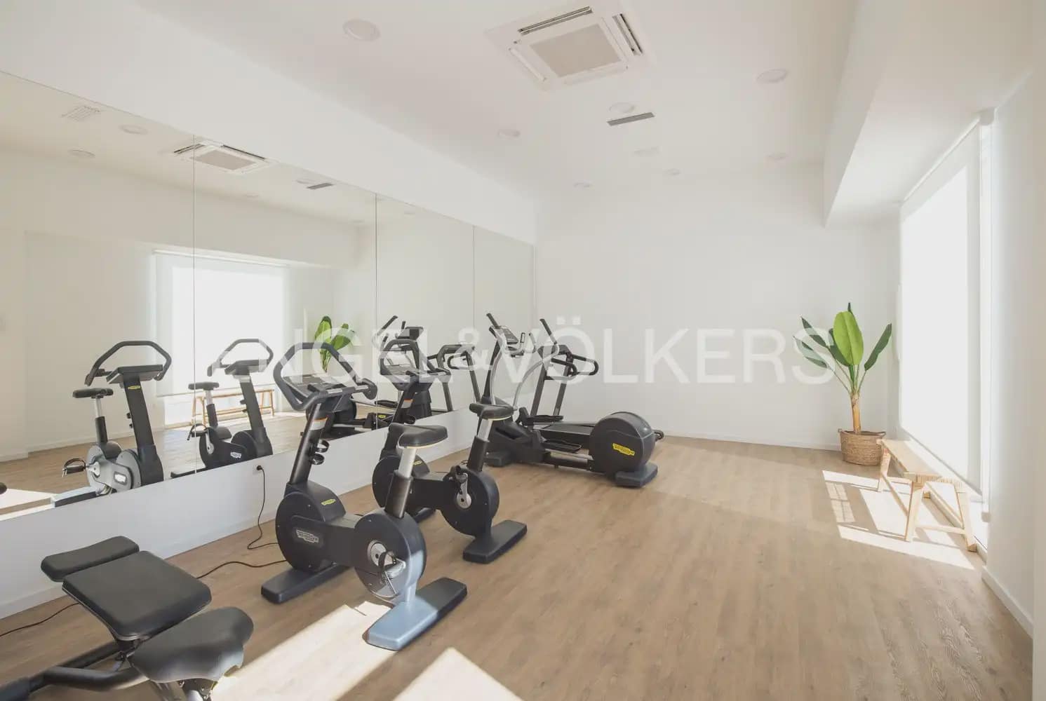 2 soveværelse Lejlighed til leje i Valencia by med swimmingpool garage - € 2.000 (Ref: 10031062)