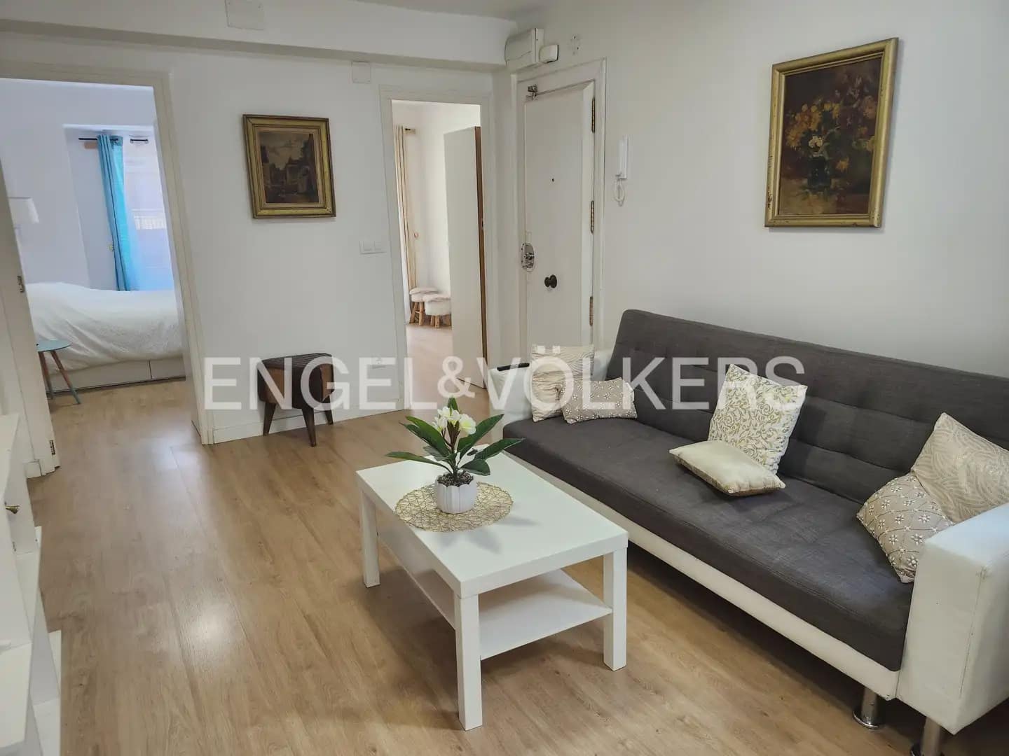 Piso de 2 habitaciones en València ciudad en alquiler - 1.100 € (Ref: 10031063)