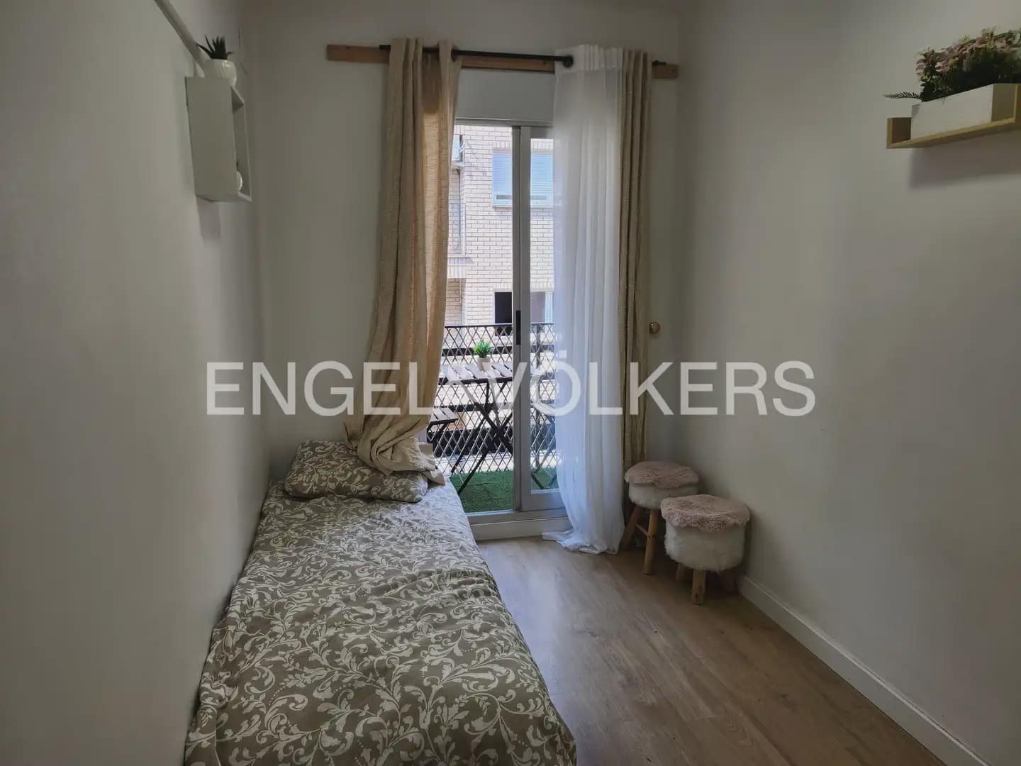 Piso de 2 habitaciones en València ciudad en alquiler - 1.100 € (Ref: 10031063)