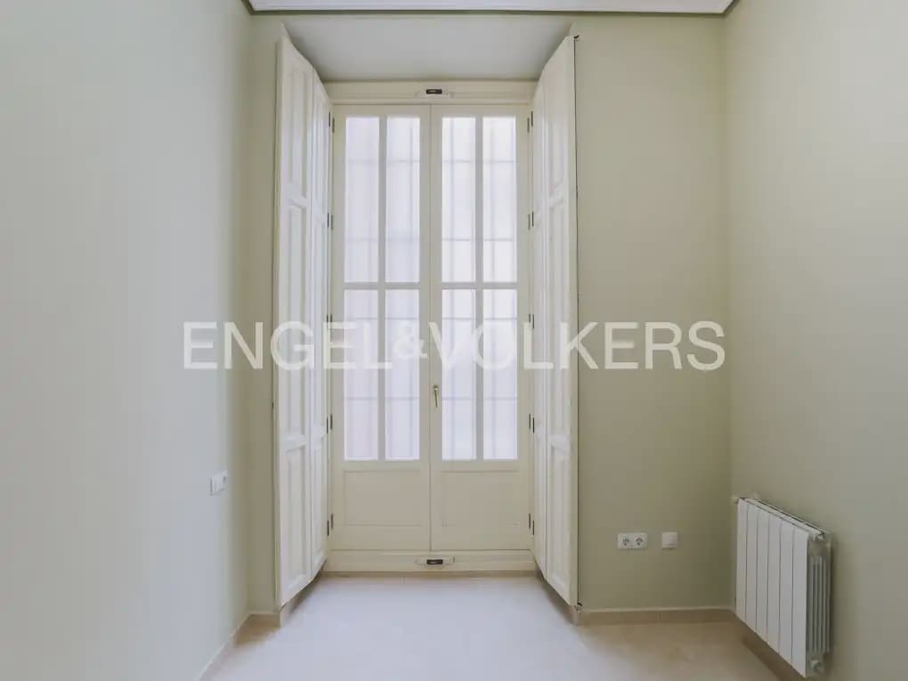 3 slaapkamer Flat te huur in Valencia stad - € 2.300 (Ref: 10033136)