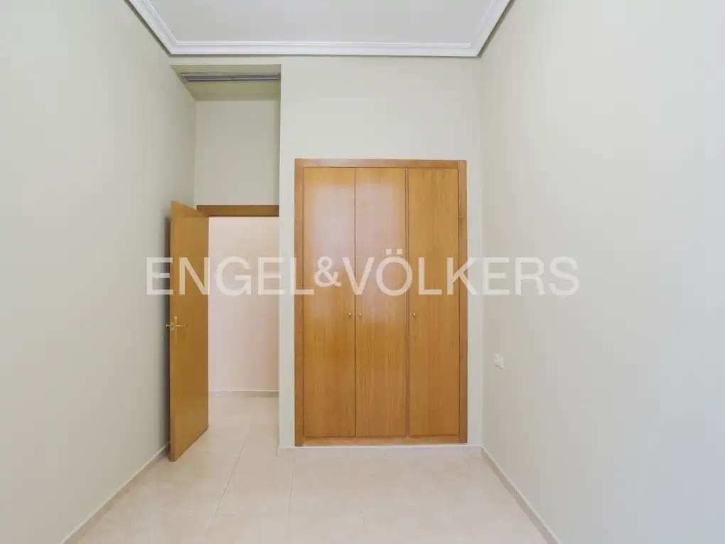 3 slaapkamer Flat te huur in Valencia stad - € 2.300 (Ref: 10033136)