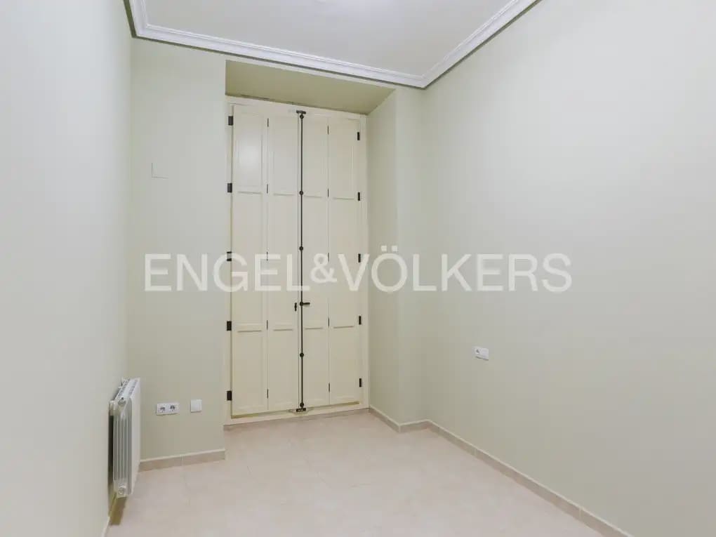 3 slaapkamer Flat te huur in Valencia stad - € 2.300 (Ref: 10033136)