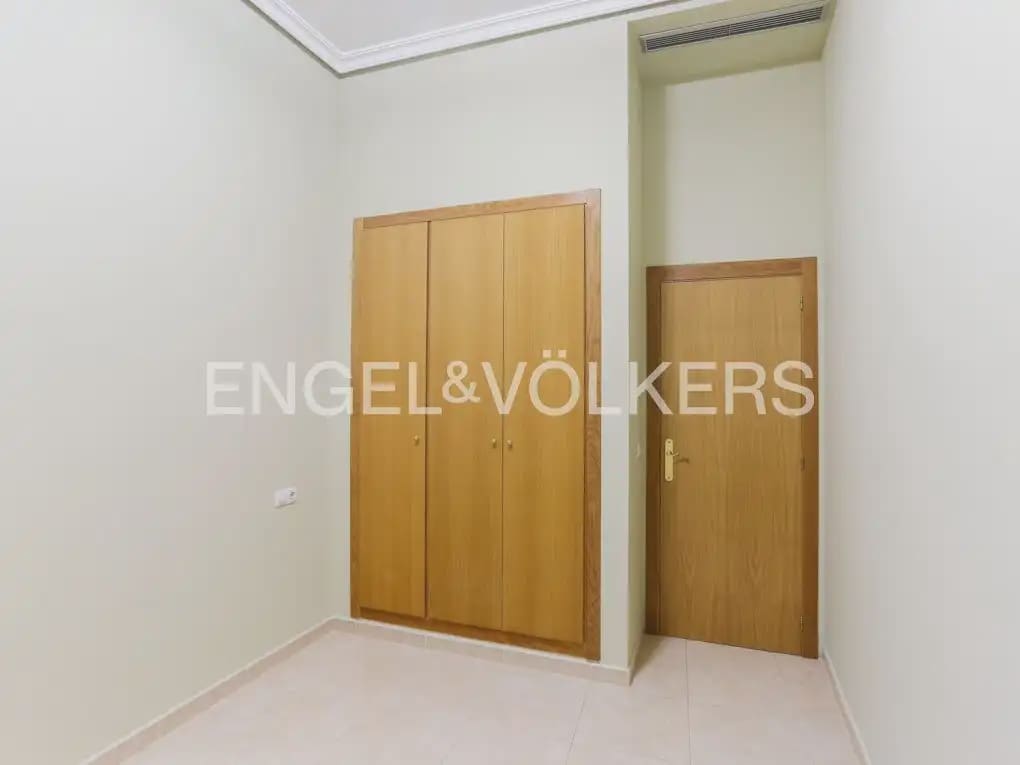 3 slaapkamer Flat te huur in Valencia stad - € 2.300 (Ref: 10033136)