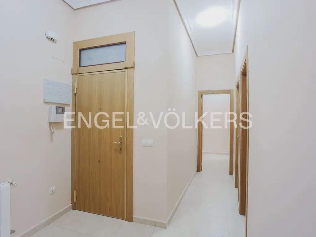 3 slaapkamer Flat te huur in Valencia stad - € 2.300 (Ref: 10033136)