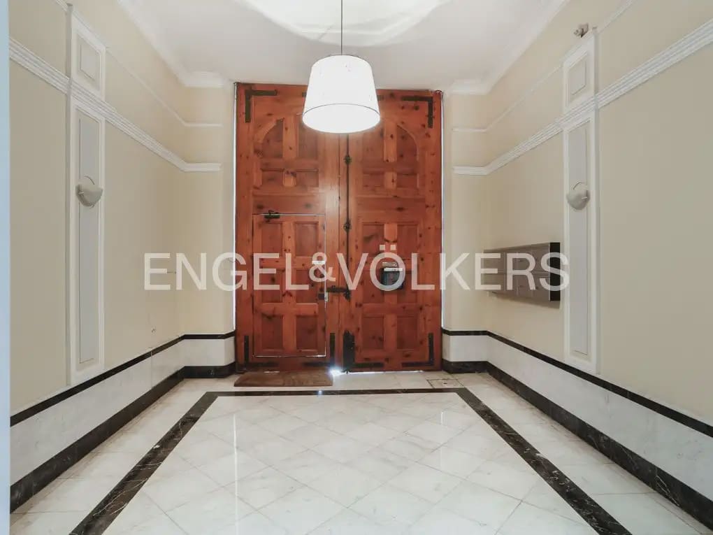 3 slaapkamer Flat te huur in Valencia stad - € 2.300 (Ref: 10033136)