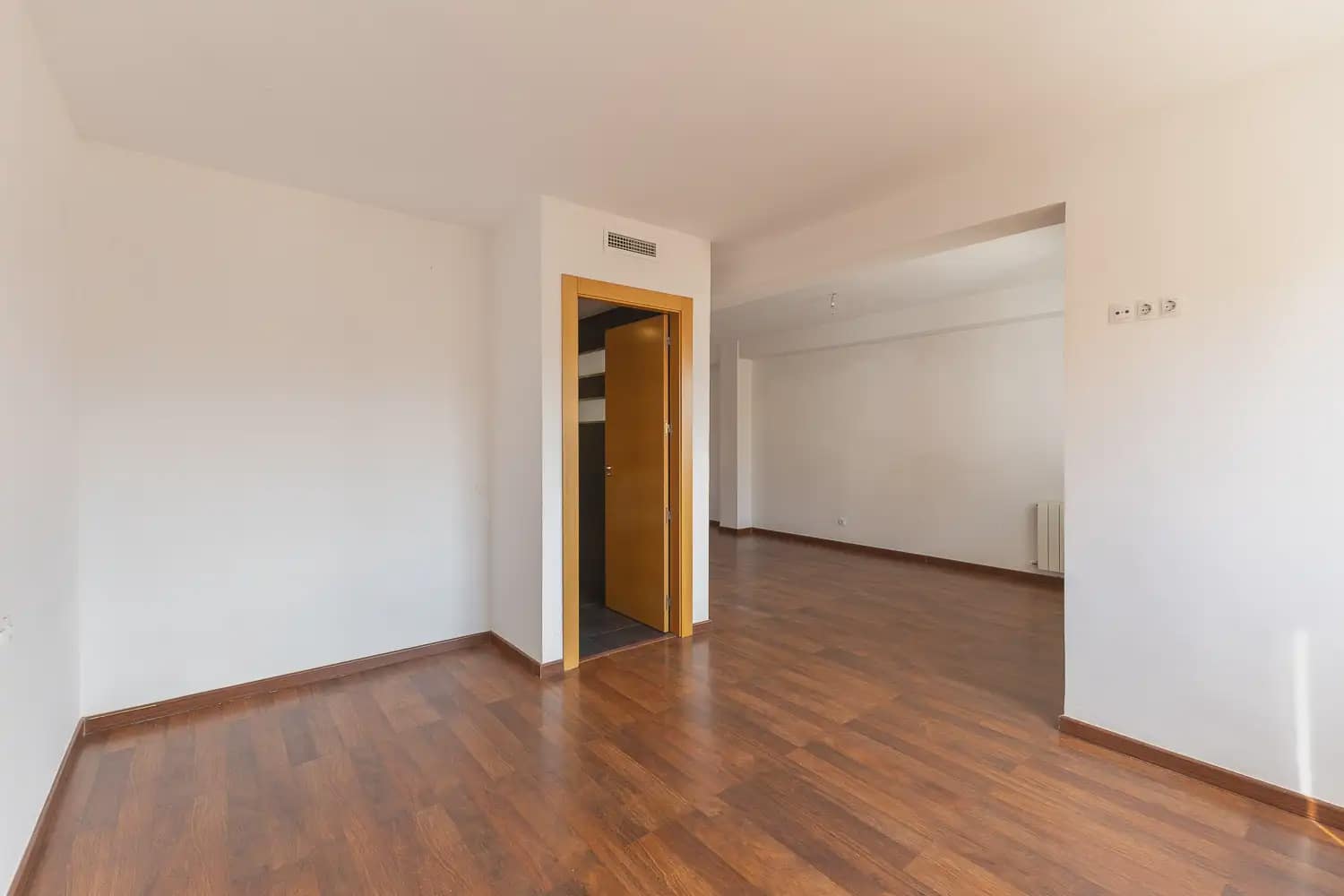 3 slaapkamer Flat te huur in Valencia stad - € 1.300 (Ref: 10033137)