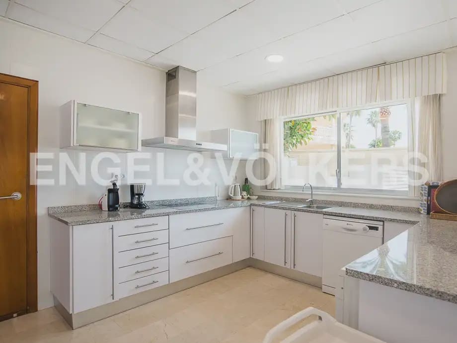 6 makuuhuone Huvila vuokrattavana paikassa Benicassim mukana uima-altaan 
autotalli - 5 500 € (Ref: 10033285)