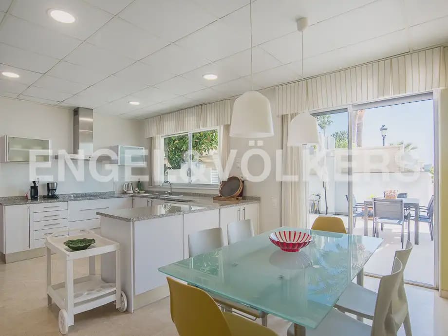 6 makuuhuone Huvila vuokrattavana paikassa Benicassim mukana uima-altaan 
autotalli - 5 500 € (Ref: 10033285)